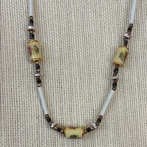 Elegant vintage Beaded Necklace with Floral Accents